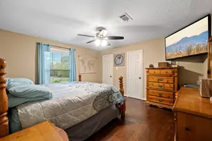 203 N Bayou Bend Dr, Baytown, TX 77521 - Photo 14