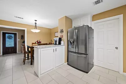 203 N Bayou Bend Drive, Baytown, TX 77521 - Photo 14