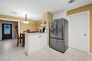 203 N Bayou Bend Dr, Baytown, TX 77521 - Photo 14