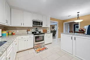 203 N Bayou Bend Dr, Baytown, TX 77521 - Photo 16
