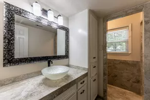 1006 Amesbury Ct, Huntsville, TX 77340 - Photo 16