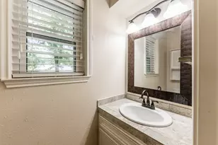 1006 Amesbury Ct, Huntsville, TX 77340 - Photo 18