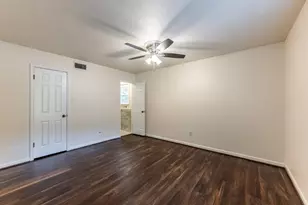1006 Amesbury Ct, Huntsville, TX 77340 - Photo 14