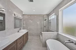 1424 W 23rd St, Houston, TX 77008 - Photo 2