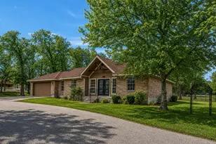 114 Park Pl, La Grange, TX 78945 - Photo 1
