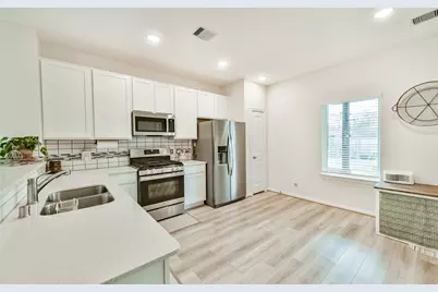 7407 Parkview Drive, Hitchcock, TX 77563 - Photo 10