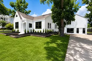 122 N Holland St, Bellville, TX 77418 - Photo 2
