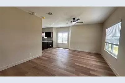 500 Legacy #407, Alvin, TX 77511 - Photo 4