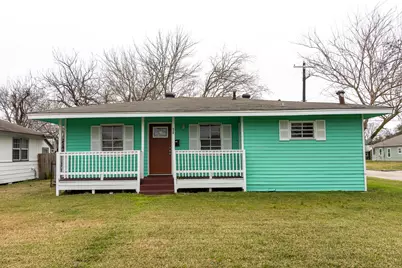 629 13th Avenue N, Texas City, TX 77590 - Photo 1