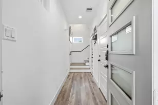 2056 Johanna Dr, Houston, TX 77055 - Photo 2