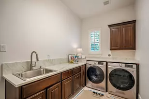 7 Chivary Oaks Ct, The Woodlands, TX 77382 - Photo 28