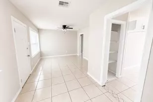 603 Wisteria, La Marque, TX 77568 - Photo 4