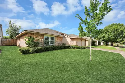 2519 Colonial Ridge Drive, Friendswood, TX 77546 - Photo 2
