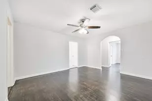 5855 Beldart St, Houston, TX 77033 - Photo 10
