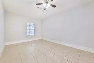 5855 Beldart St, Houston, TX 77033 - Photo 12