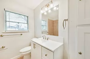 5855 Beldart St, Houston, TX 77033 - Photo 18