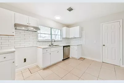 5855 Beldart Street, Houston, TX 77033 - Photo 8