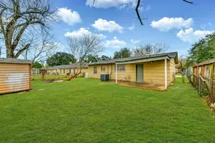 5855 Beldart St, Houston, TX 77033 - Photo 2