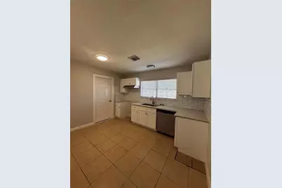 5855 Beldart Street, Houston, TX 77033 - Photo 4