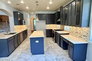 8406 Green Valley Dr, Sugar Land, TX 77479 - Photo 8