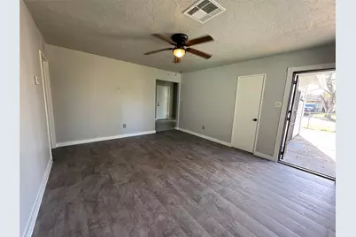 5402 Flamingo Drive, Houston, TX 77033 - Photo 8