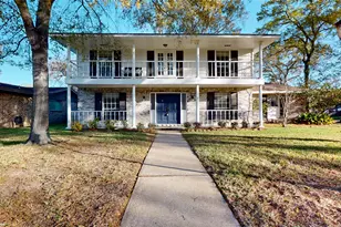 347 Forest Lake Dr, Seabrook, TX 77586 - Photo 1