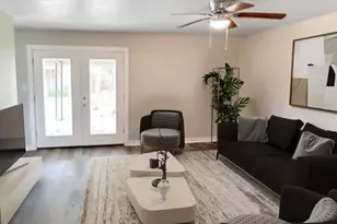 11722 Teaneck Dr, Houston, TX 77089 - Photo 2