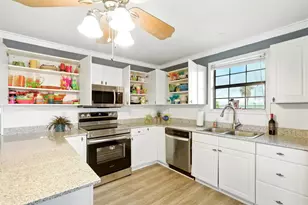 7215 Beau Rue St, Hitchcock, TX 77563 - Photo 16