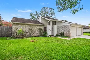 16215 Barcelona Dr, Friendswood, TX 77546 - Photo 2
