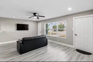 5914 Southcrest St St, Houston, TX 77033 - Photo 4
