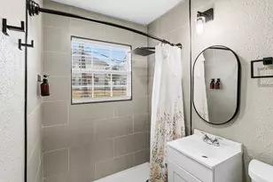 5914 Southcrest St St, Houston, TX 77033 - Photo 8