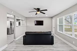 5914 Southcrest St St, Houston, TX 77033 - Photo 2
