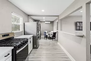 5914 Southcrest St St, Houston, TX 77033 - Photo 10