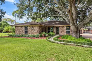 802 Riverside Dr, Hillcrest Village, TX 77511 - Photo 2