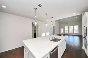 1930 Waters Branch Dr, Missouri City, TX 77459 - Photo 8