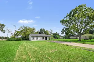 318 N Columbia St, Angleton, TX 77515 - Photo 22