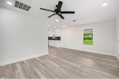 318 N Columbia Street, Angleton, TX 77515 - Photo 6