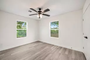 318 N Columbia St, Angleton, TX 77515 - Photo 14