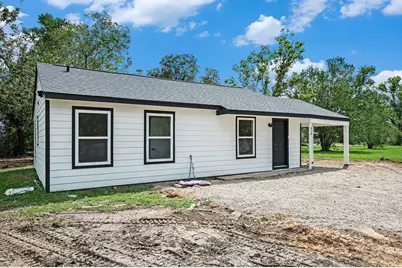 318 N Columbia Street, Angleton, TX 77515 - Photo 2