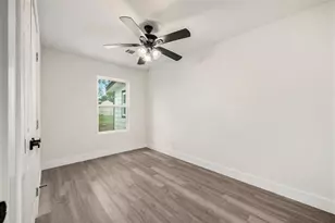 318 N Columbia St, Angleton, TX 77515 - Photo 18