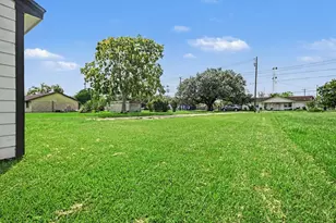 318 N Columbia St, Angleton, TX 77515 - Photo 26