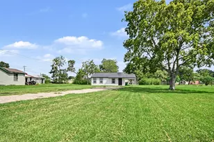 318 N Columbia St, Angleton, TX 77515 - Photo 24