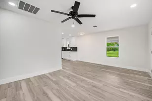 318 N Columbia St, Angleton, TX 77515 - Photo 10