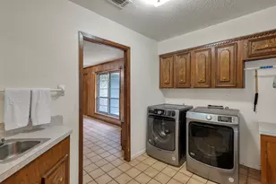 1802 Pin Oak Dr, Conroe, TX 77301 - Photo 14