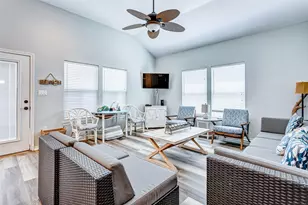 877 Palmetto Dr, Crystal Beach, TX 77650 - Photo 16