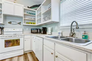877 Palmetto Dr, Crystal Beach, TX 77650 - Photo 20
