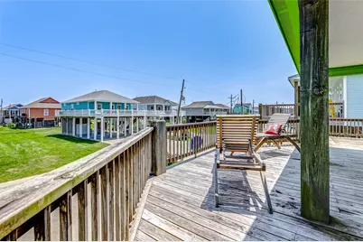 877 Palmetto Drive, Crystal Beach, TX 77650 - Photo 10