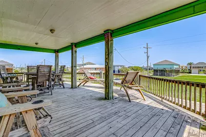 877 Palmetto Drive, Crystal Beach, TX 77650 - Photo 10