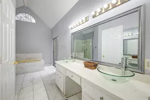 10603 Mills Cir, Houston, TX 77070 - Photo 4