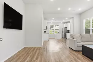 903 Crystal River Rd, Conroe, TX 77316 - Photo 2